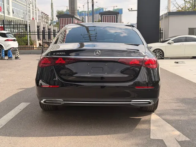Mercedes-Benz E-Class — Фото автомобиля 8