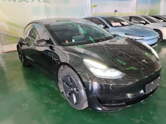 Tesla Model 3 — Фото автомобиля 21