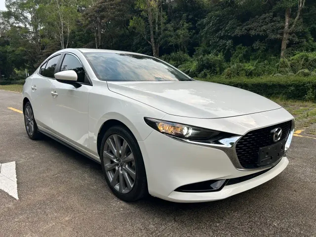 Mazda Axela — Фото автомобиля 3