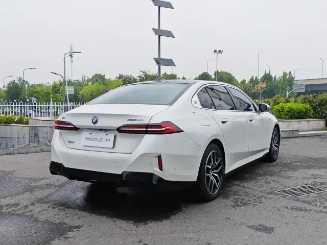 BMW i5 — Фото автомобиля 5