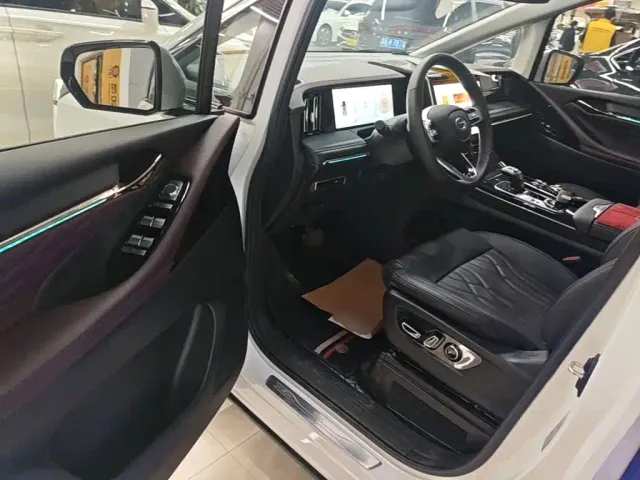 GAC Trumpchi M8 — Фото автомобиля 15