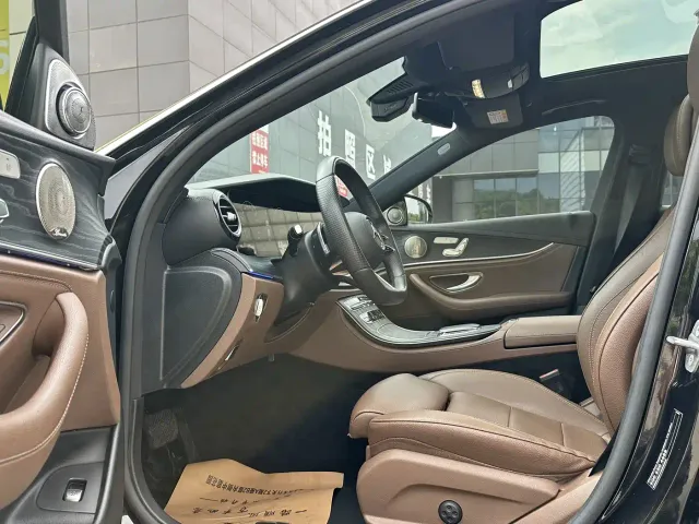Mercedes-Benz E-Class — Фото автомобиля 4