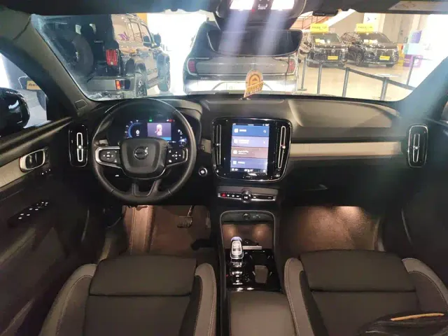 Volvo XC40 — Фото автомобиля 5