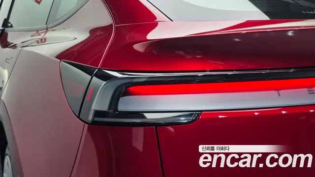 Tesla Model Y — Фото автомобиля 8