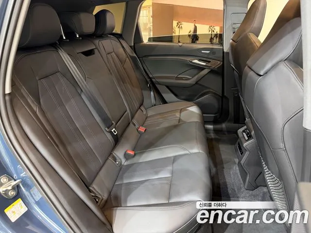 Audi Q6 e-tron — Фото автомобиля 12