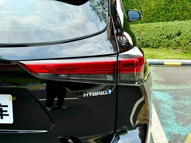 Toyota Crown Kluger — Фото автомобиля 6