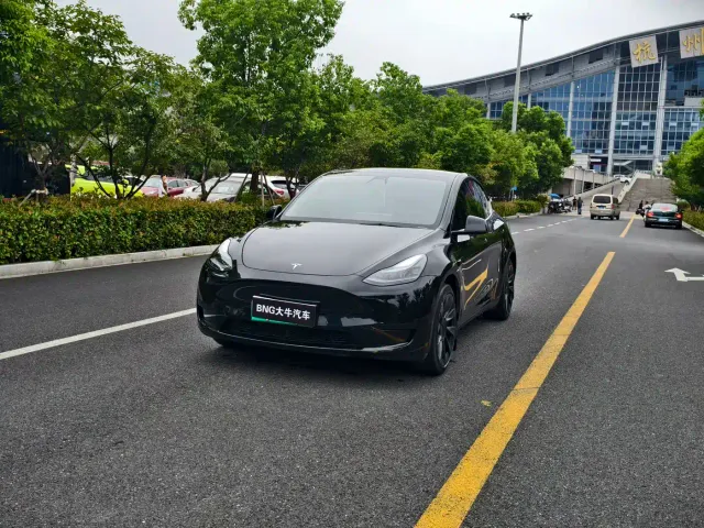 Фотография автомобиля — Tesla Model Y