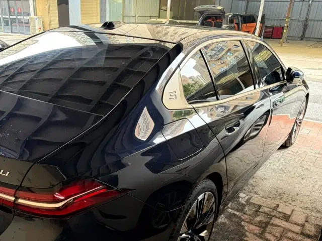 BMW 5 Series — Фото автомобиля 8