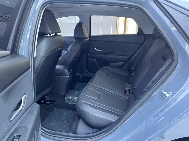 Hyundai Elantra — Фото автомобиля 9