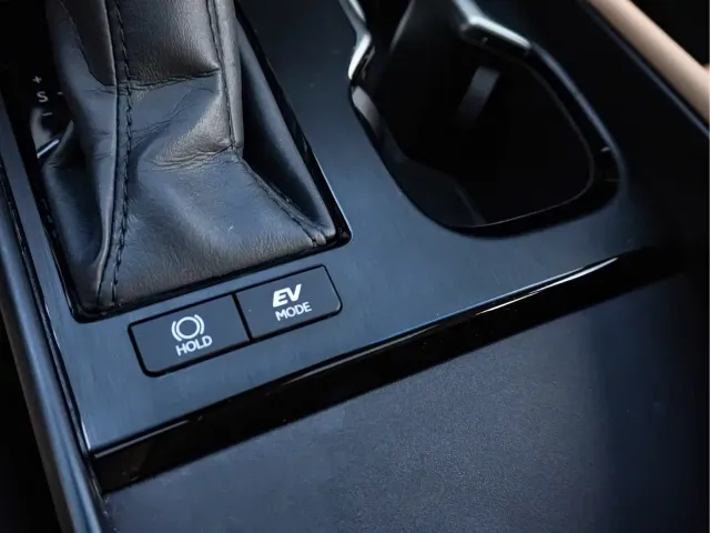 Lexus ES — Фото автомобиля 13