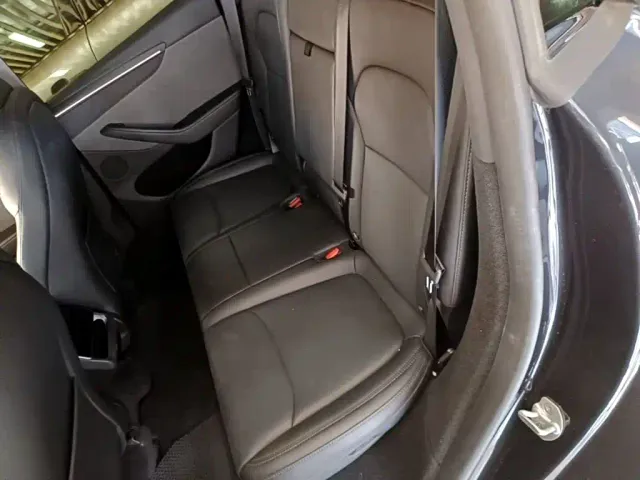 Tesla Model Y — Фото автомобиля 16