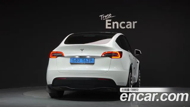 Tesla Model Y — Фото автомобиля 4