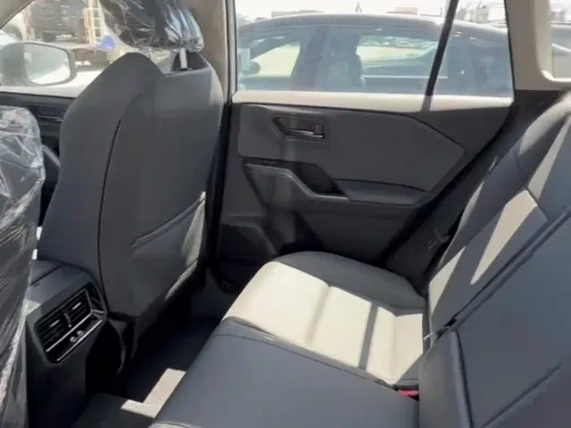 Toyota RAV4 — Фото автомобиля 6