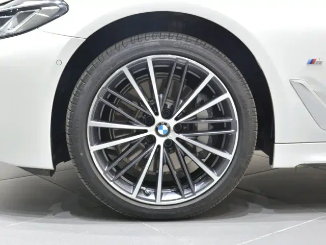 BMW 5 Series — Фото автомобиля 6