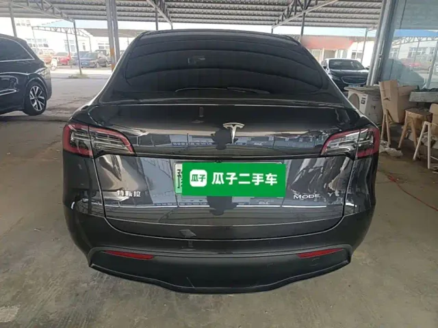Tesla Model Y — Фото автомобиля 5