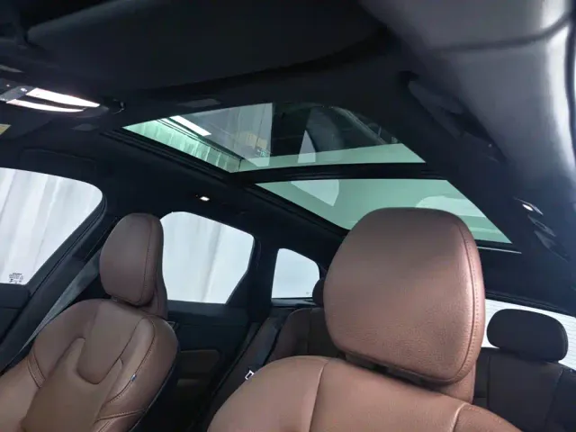 Volvo XC60 — Фото автомобиля 18