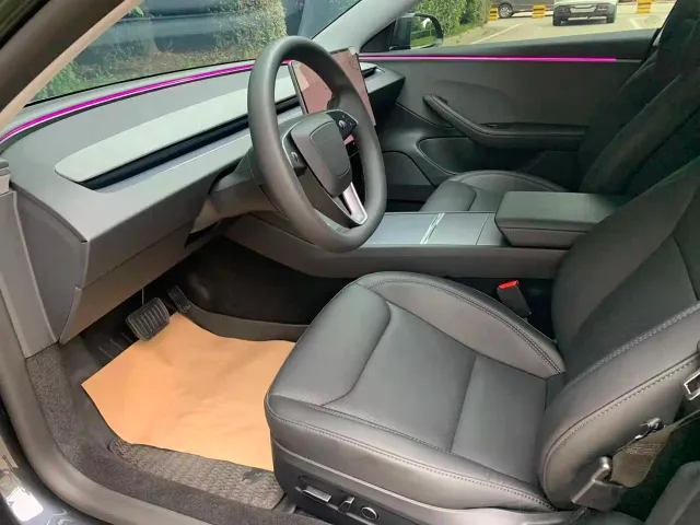 Tesla Model 3 — Фото автомобиля 4