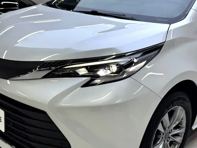 Toyota Sienna — Фото автомобиля 6