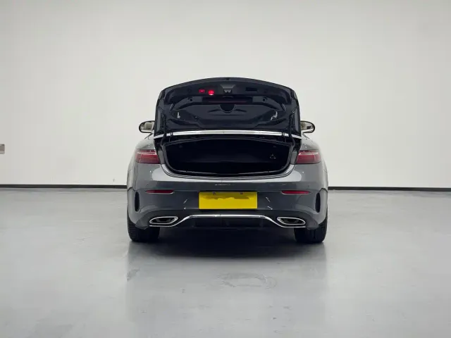 Mercedes-Benz E-Class — Фото автомобиля 3