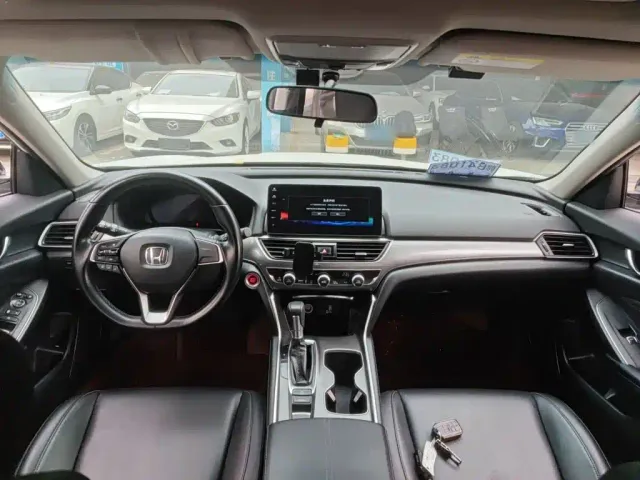 Honda Accord — Фото автомобиля 9