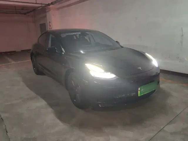 Tesla Model 3 — Фото автомобиля 3