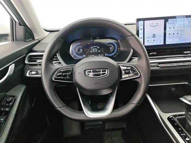 Geely Emgrand — Фото автомобиля 15