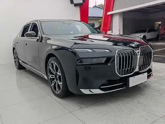 BMW 7 Series — Фото автомобиля 3