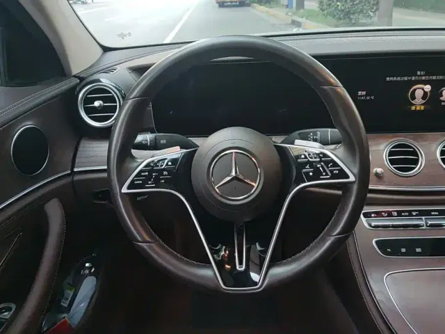 Mercedes-Benz E-Class — Фото автомобиля 15