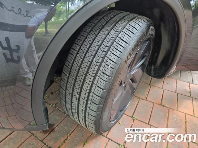 Tesla Model Y — Фото автомобиля 18