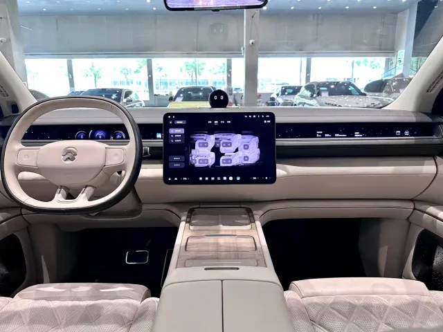 Nio ES8 — Фото автомобиля 18
