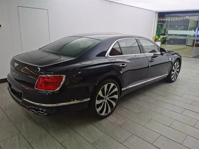 Bentley Flying Spur — Фото автомобиля 4