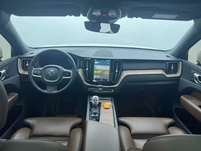 Volvo XC60 — Фото автомобиля 7