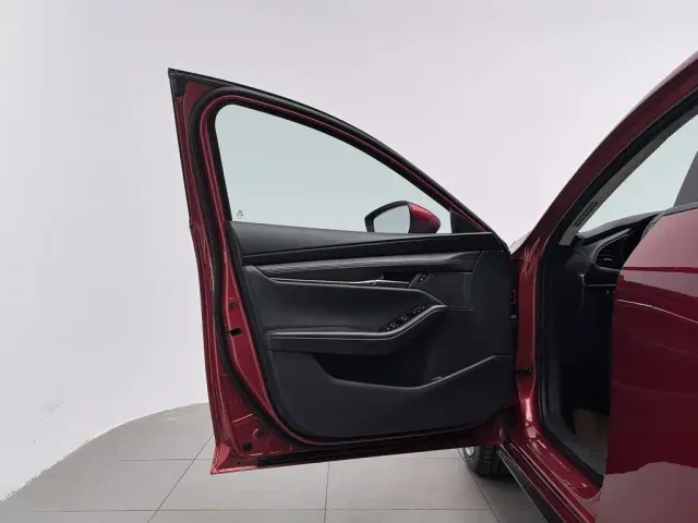 Mazda Axela — Фото автомобиля 8