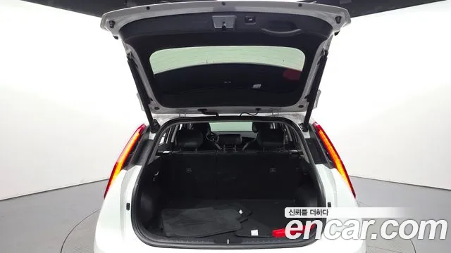 Kia Niro — Фото автомобиля 20