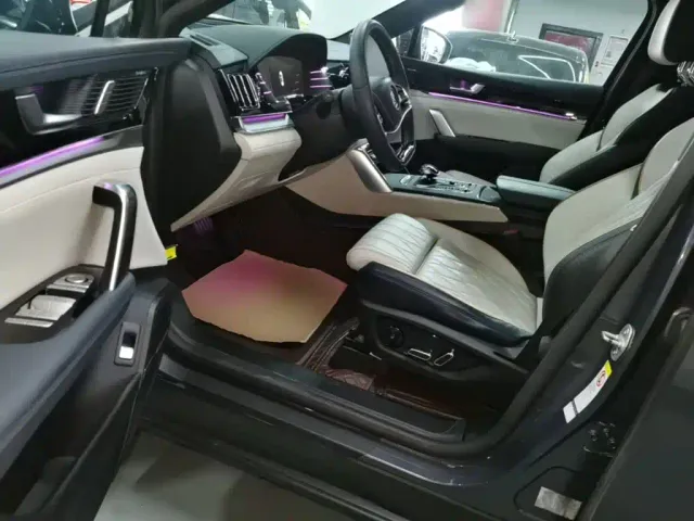 BYD Tang — Фото автомобиля 15