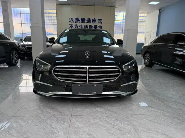 Mercedes-Benz E-Class — Фото автомобиля 2