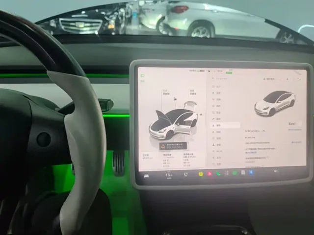 Tesla Model 3 — Фото автомобиля 12