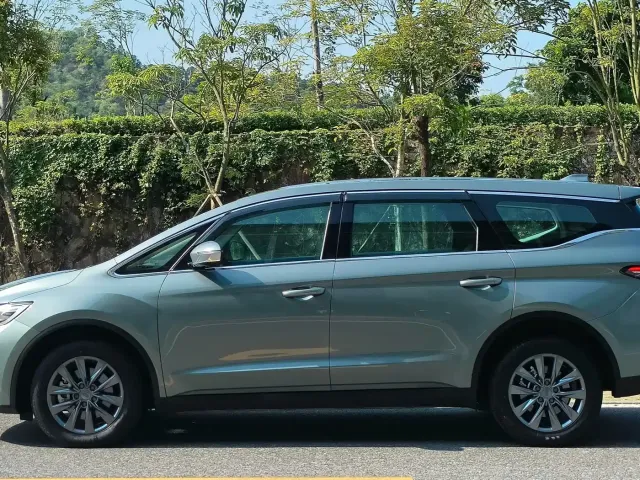 Geely Jiaji — Фото автомобиля 4