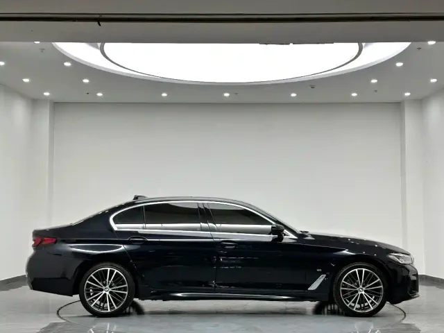 BMW 5 Series — Фото автомобиля 5