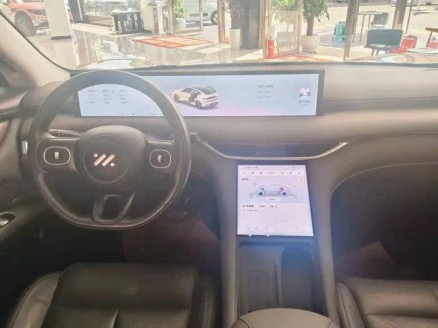 IM Motors LS6 — Фото автомобиля 11
