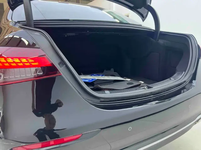 Mercedes-Benz E-Class — Фото автомобиля 12