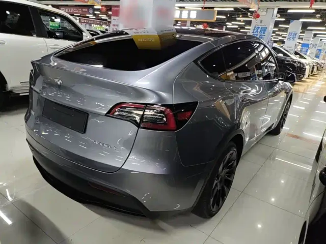 Tesla Model Y — Фото автомобиля 6