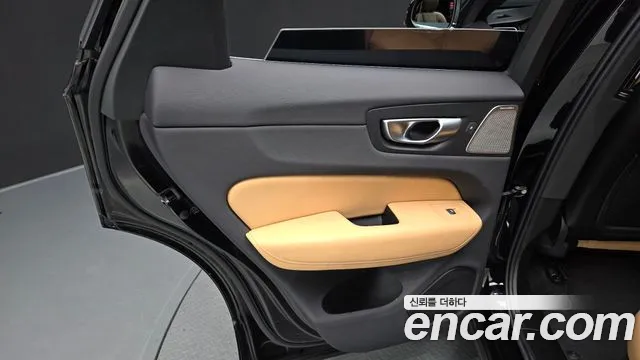 Volvo XC60 Generation 2 — Фото автомобиля 14