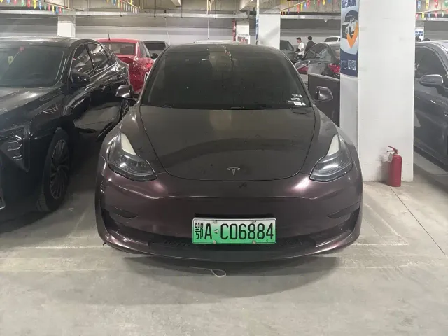 Tesla Model 3 — Фото автомобиля 2