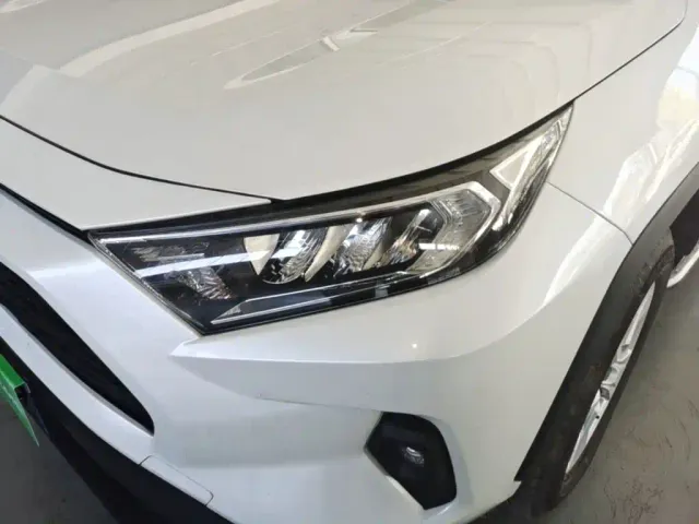 Toyota RAV4 — Фото автомобиля 23