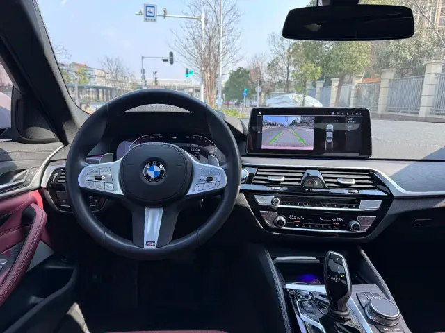 BMW 5 Series — Фото автомобиля 3