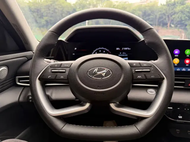 Hyundai Elantra — Фото автомобиля 9