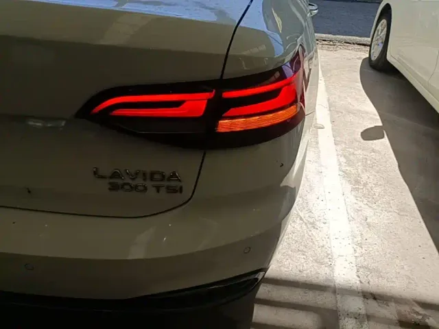Volkswagen Lavida — Фото автомобиля 7