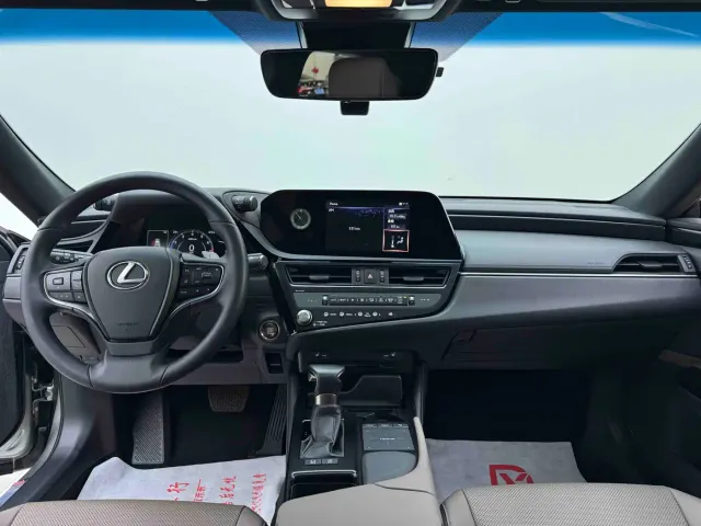 Lexus ES — Фото автомобиля 13