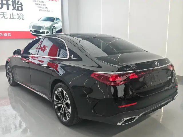 Mercedes-Benz E-Class — Фото автомобиля 5